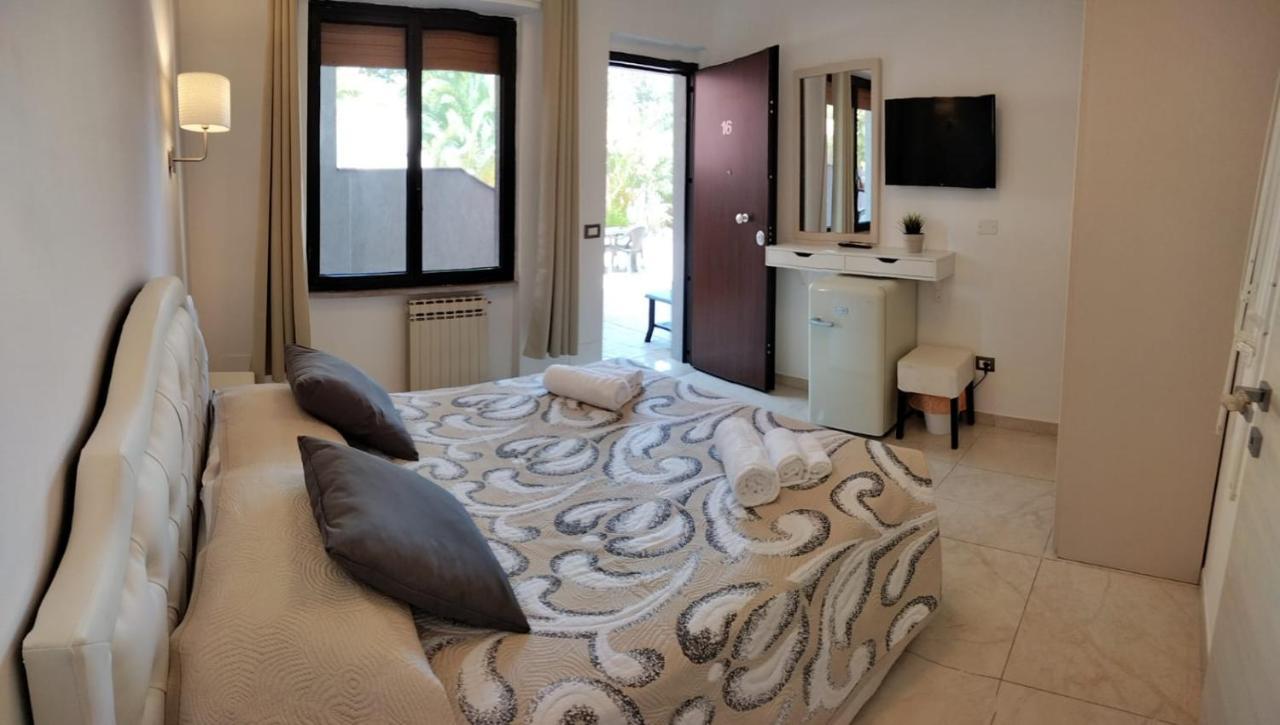 Sea Garden Rooms Termoli Esterno foto